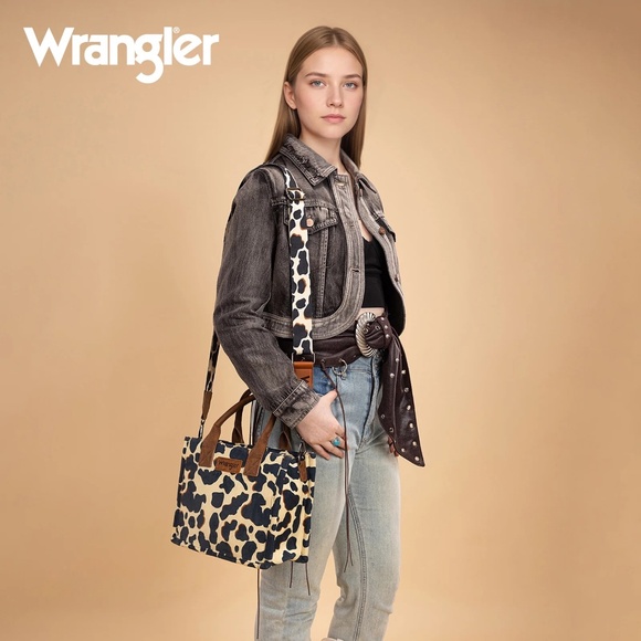 Wrangler Cow Print Concealed Carry Tote/Crossbody Brown - Picture 4 of 5